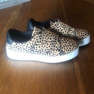 Women’s Velcro leopard print shoe